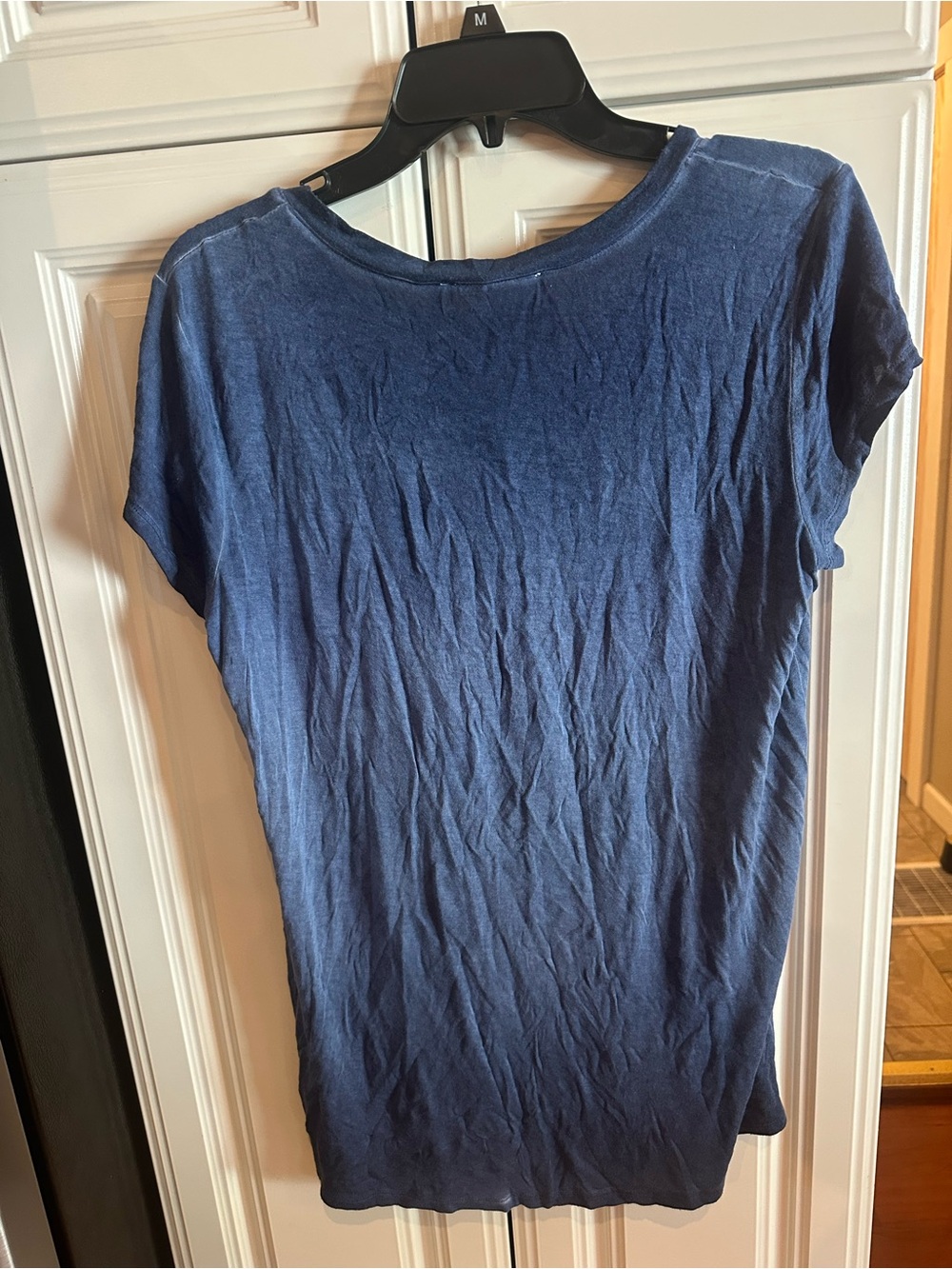 Cable & Gauge Studio Blue V-Neck Pocket Tee – Size Medium - Picture 4 of 4